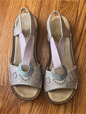Rieker Sandals 40  Women’s 8.5
Regina Comfort Gray Boho Leather
Beaded Slingback